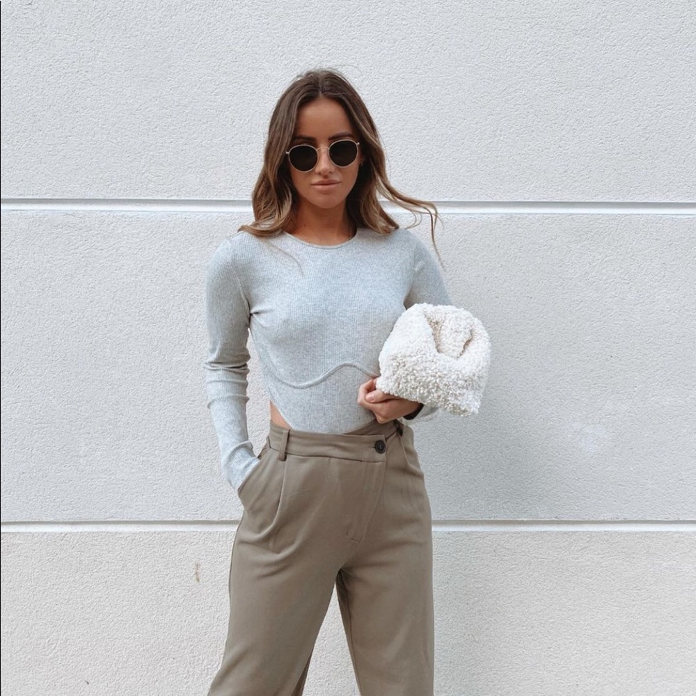 Zara Ribbed Bodysuit - Picture 2 of 12